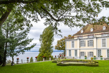 Egy határozott nő csöppnyi Franciaországa Svájcban