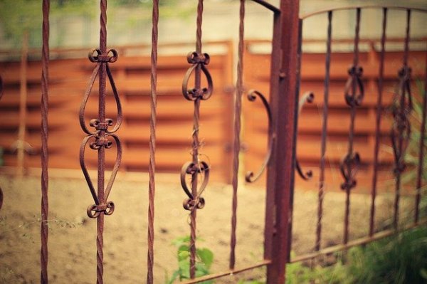 old-iron-fence-1008956_640